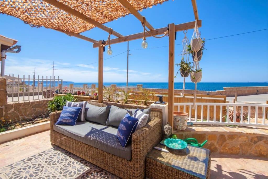 House With Beautiful Sea Views Front Line *